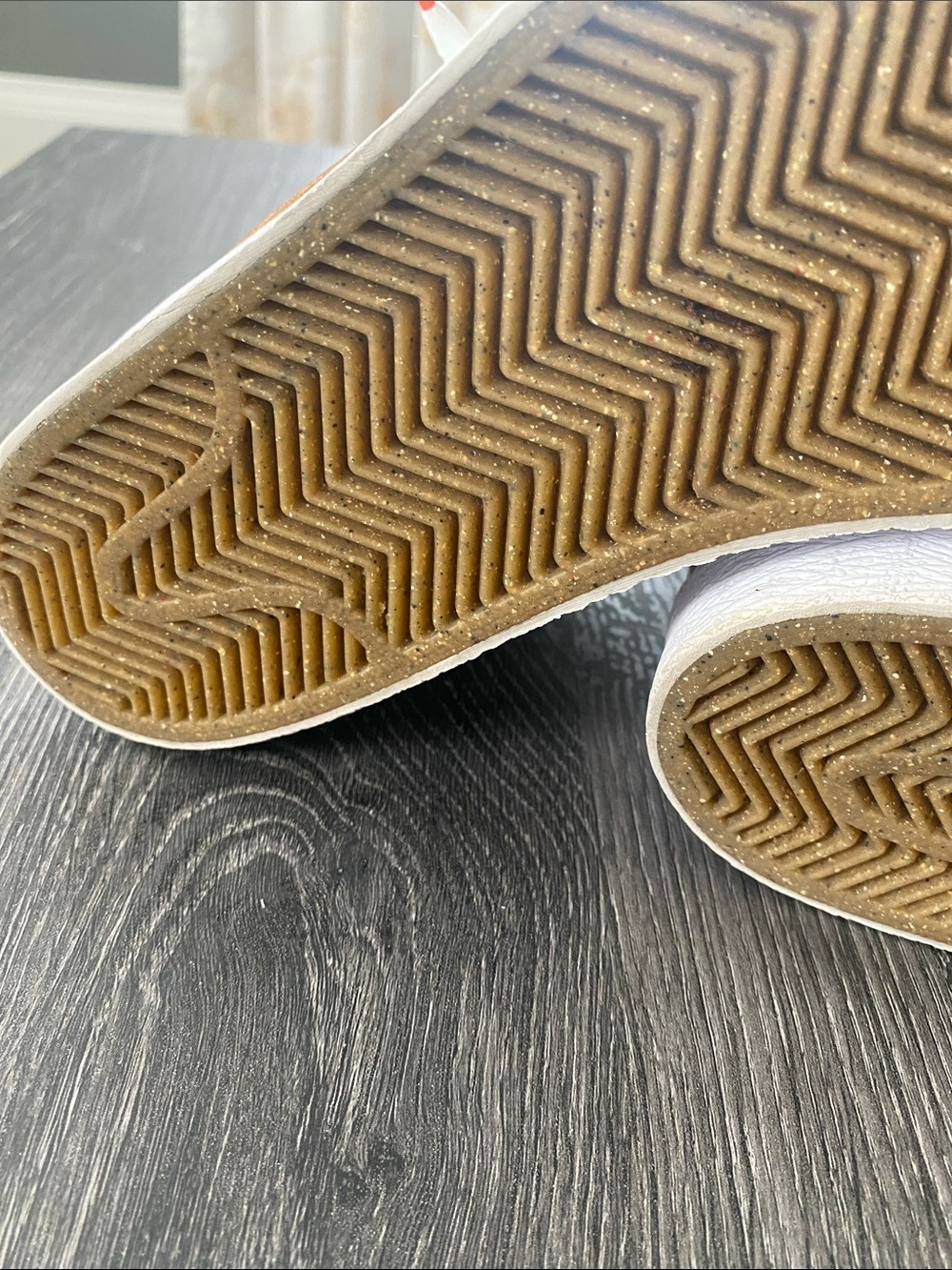 Nike Mens Mid-Top Sneakers. (Or Women) - Picture 15 of 16